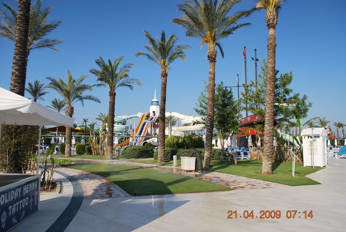 imagini hotel TITANIC LARA